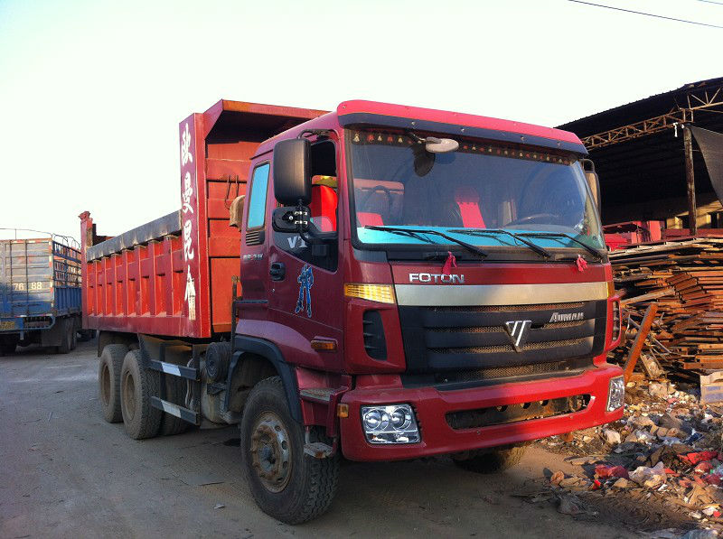 【南昌】2011年12月 欧曼后八自卸车出售 红色 手动挡
