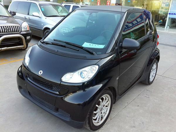 smart fortwo 1.0MHD 硬顶兔年限量版