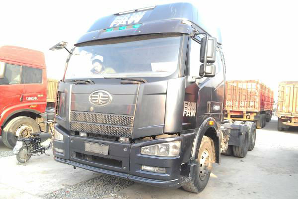 【济宁】2010年9月 东风天龙,解放j6双驱动17.5米高低板半挂牵引车