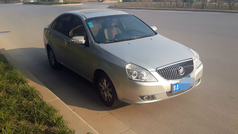 【郑州】2009年6月 别克 凯越 1.6 导航版 银灰 自动档