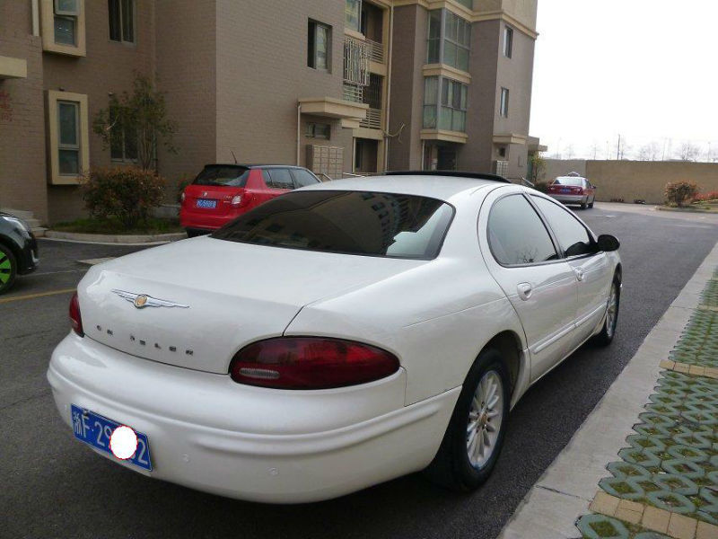 【上海】2003年3月 克莱斯勒 君王 2.7 白色 自动档