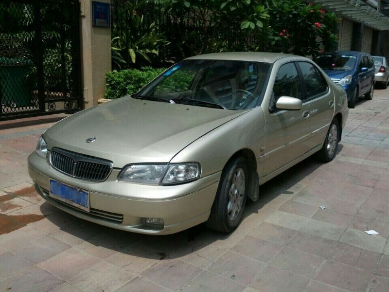 佛山2002年8月日产蓝鸟2002款20l豪华型香槟色自动档