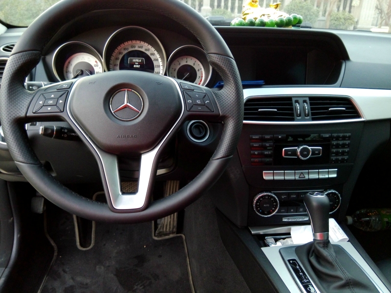 【济南】2013年10月 奔驰 c级 c200 tourer 1.8t 时尚版 白色 自动档