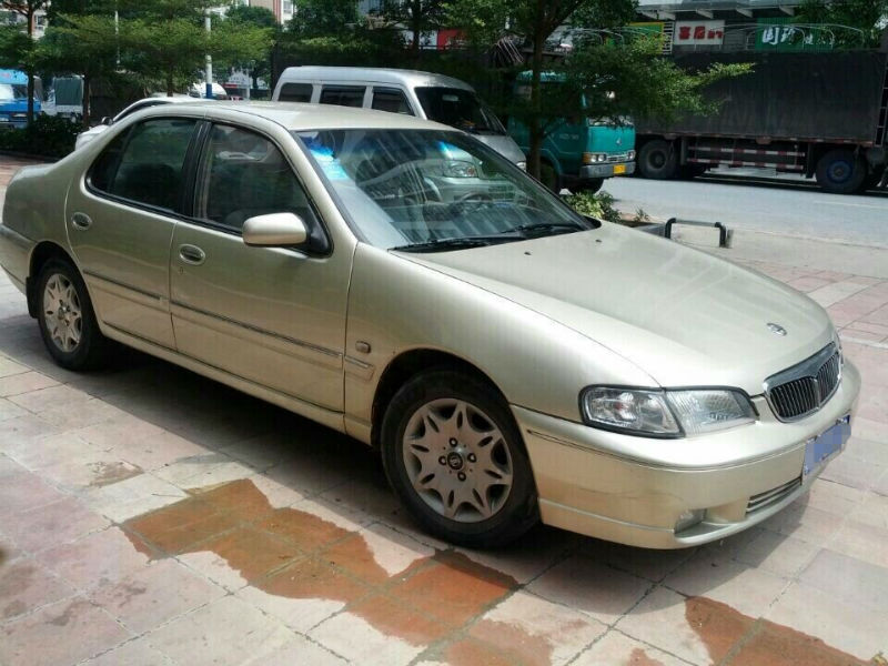 【佛山】2002年8月 日产 蓝鸟 风神 2.0 香槟色 自动档