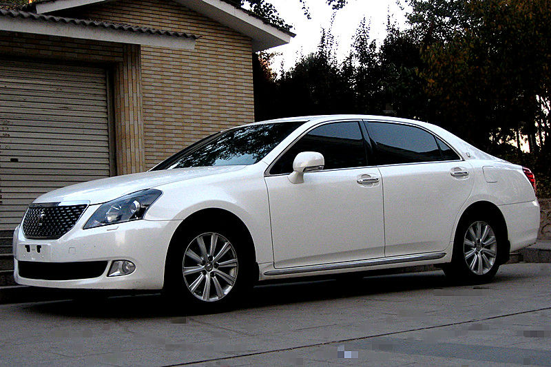 5 royal saloon 尊贵版 白色 手自一体