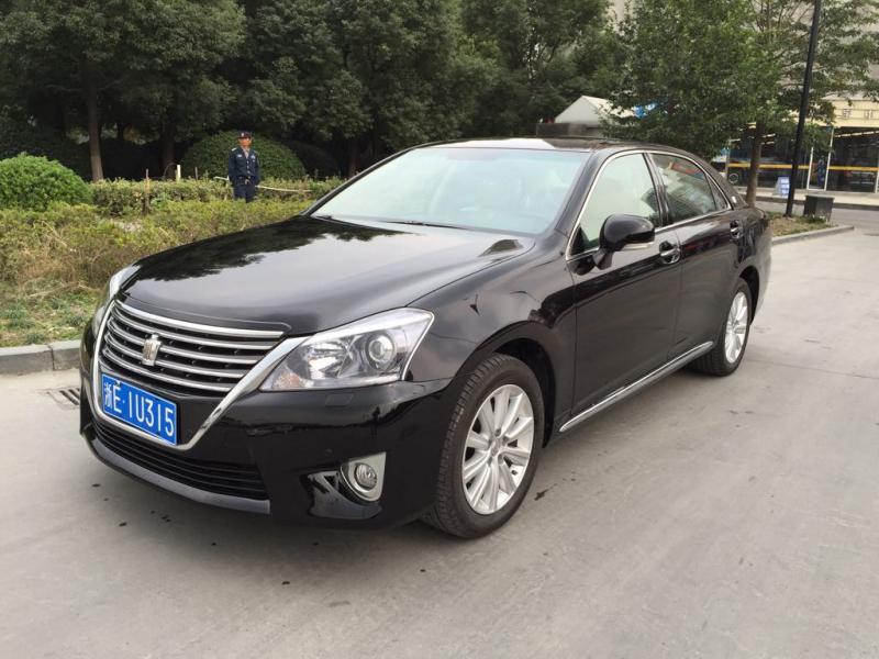 【杭州】2014年4月 丰田 皇冠 2.5 royal 舒适版 黑色 自动档