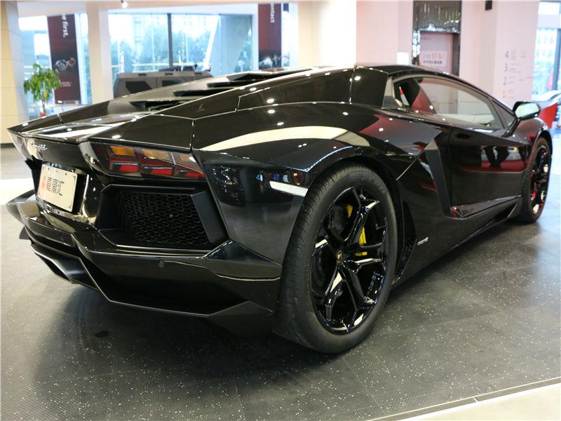 车辆详情 车辆评论 价格走势 新车配置 [上海] 2014年5月 兰博基尼 埃