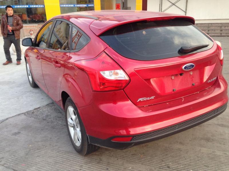 【青岛】2013年4月 福特 福克斯 1.6 尊贵型 红色 手自一体