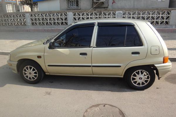 【北京】2003年4月 夏利 夏利 夏利a  1.0l两厢 香槟色 手动挡