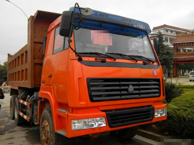 宜春2009年8月红岩斯太尔290二手自卸车出售红色手动挡