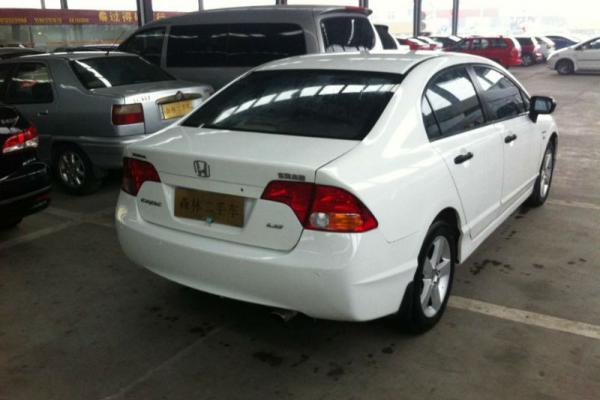 【无锡】2011年3月 本田 思域 1.8 vti-s自动尊贵版 白色 自动档