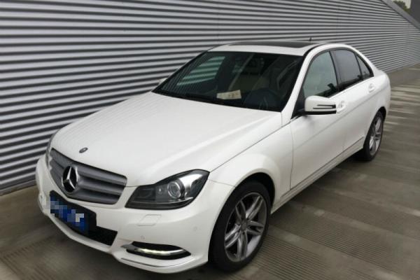 【上海】2013年4月 奔驰 c级 c260 cgi 时尚型 白色 手自一体