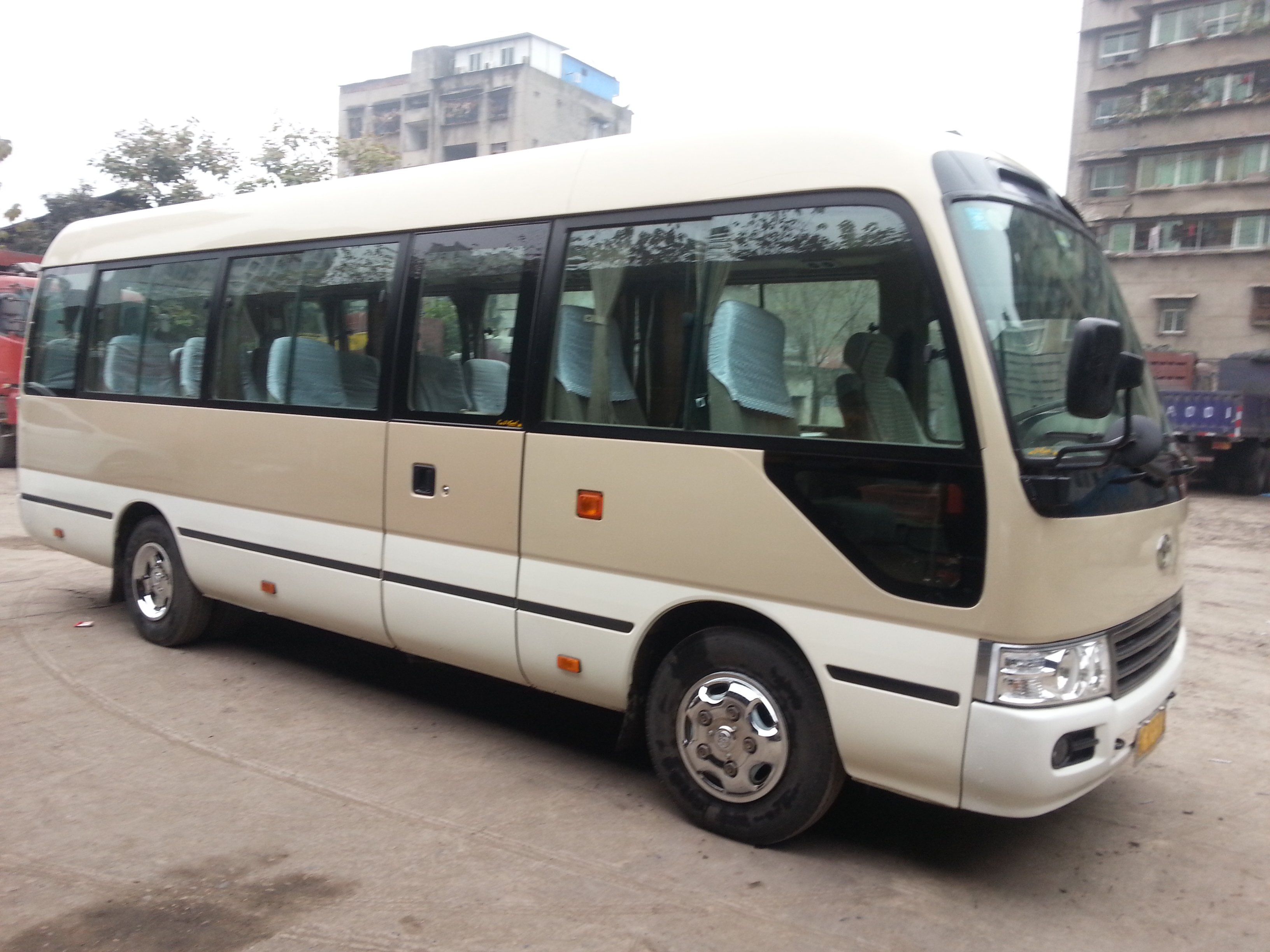 2003年8月丰田考斯特