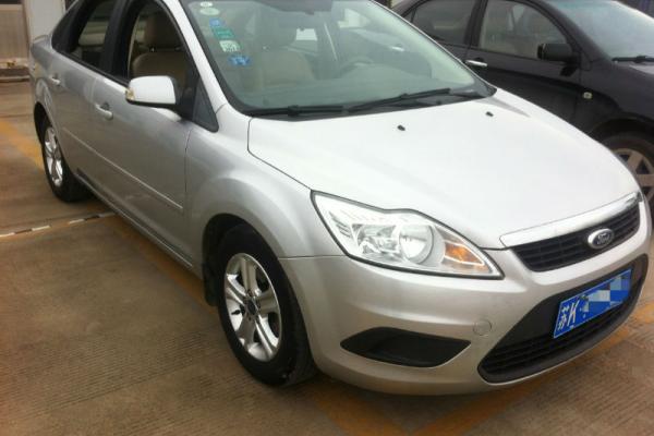 【扬州】2010年4月 福特 福克斯三厢 三厢经典1.8mt基本型 6.88万