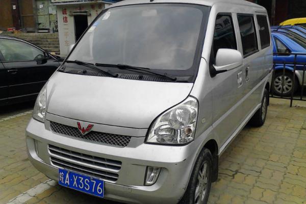 【上海】2010年9月 2010年五菱荣光高配 全车达9.5成新 国四标准 3.