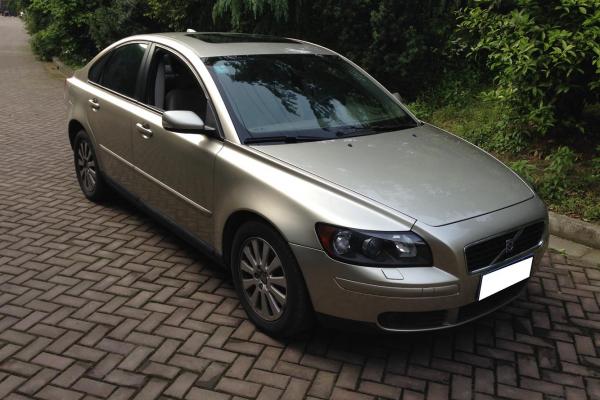 上海沃尔沃s402006年上牌二手车报价_多少钱,2006年上牌的沃尔沃s40