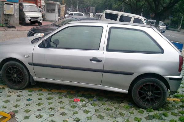 【厦门】2003年11月 大众 高尔 1.6 二门舒适型 2.68万