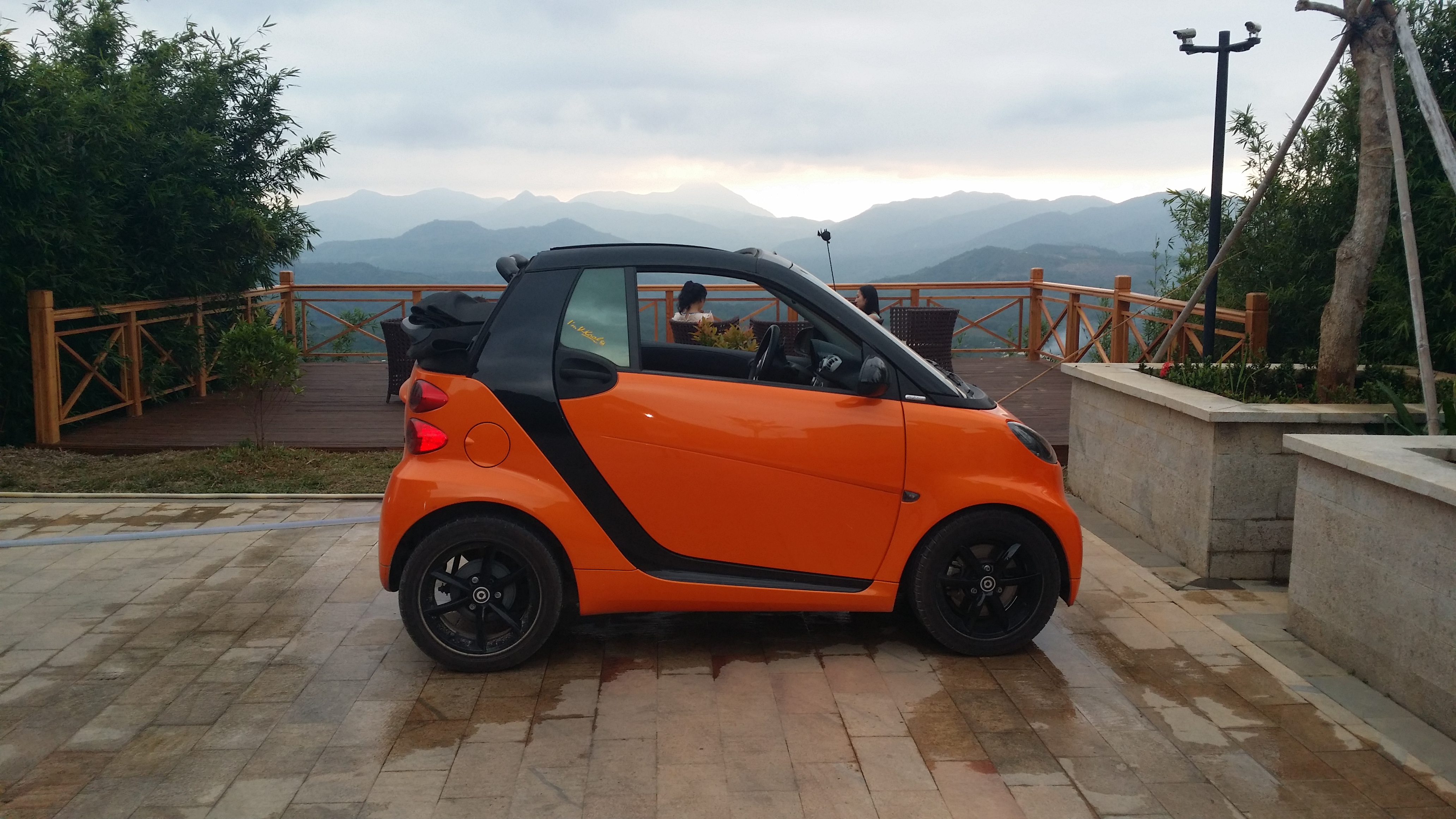 2011年10月smart fortwo 1.0mhd敞篷燃橙版