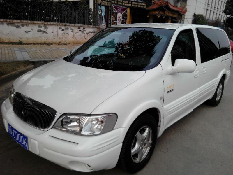 【阜阳】2002年10月 别克 gl8 白色 自动档