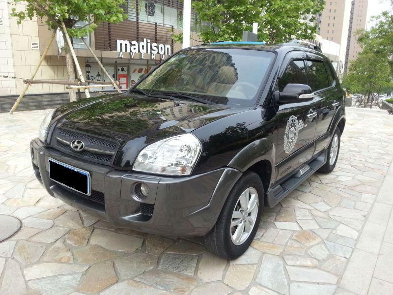 【青岛】2010年4月 现代 途胜 2.0自动两驱舒适天窗版 黑色 手自一体