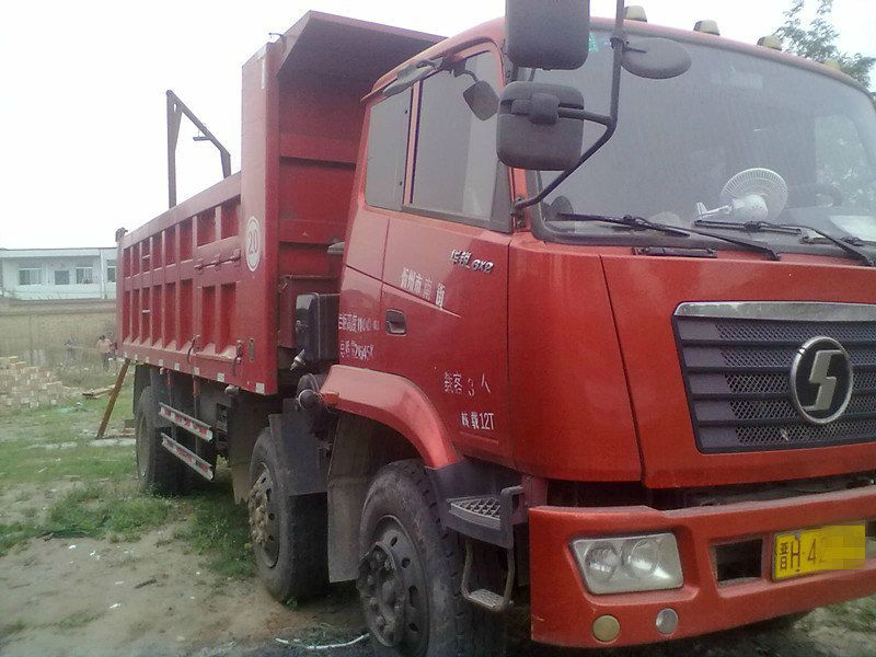 2010年11月陕汽华山前四后四轻皮自卸车