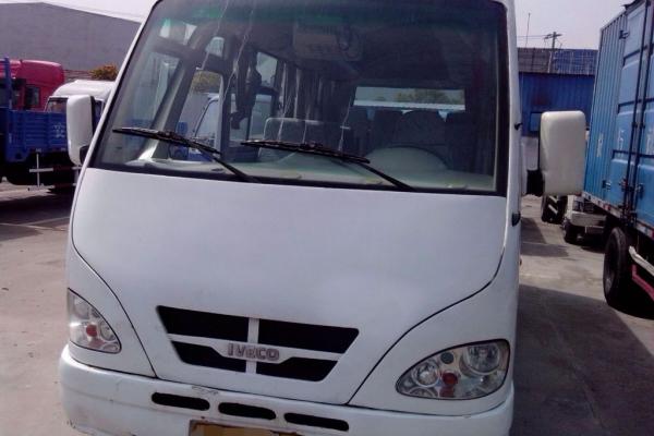 【广州】2010年12月 南京依维柯威尼斯(猫仔)18座 白色 手动挡