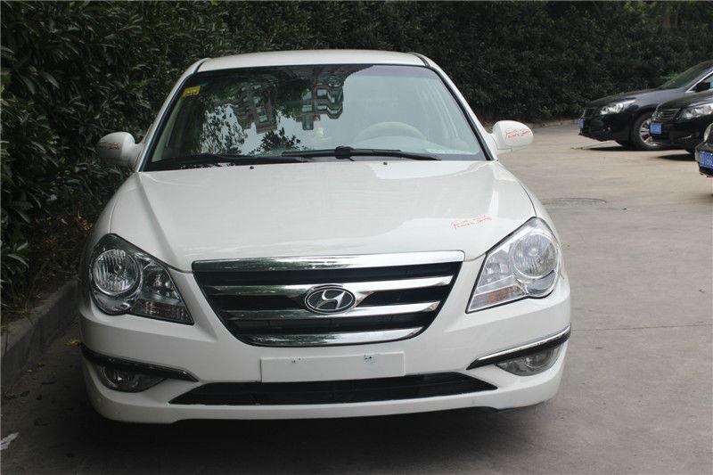 【上海】2010年11月 现代 名驭 2.0 gl手动豪华版 白色 手动挡