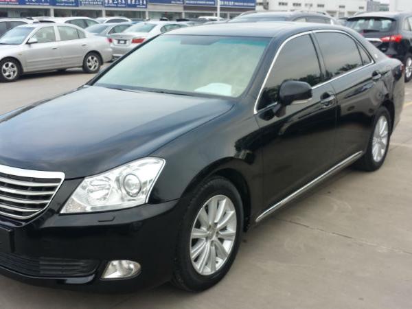 丰田 皇冠  1354款 V6 2.5 Royal天窗导航版