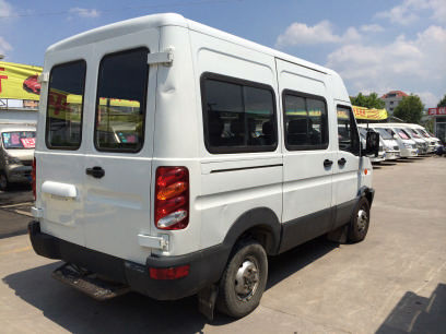 【温州】2010年5月 依维柯 宝迪 6座位小型蓝牌柴油车 白色 手动挡