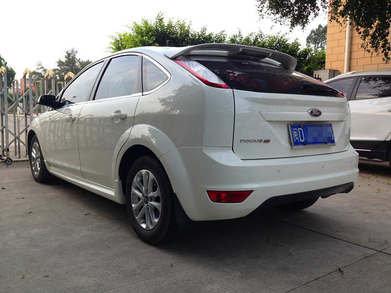 【福建】2011年12月 福特 福克斯两厢 两厢 1.8at时尚型 白色 自动档