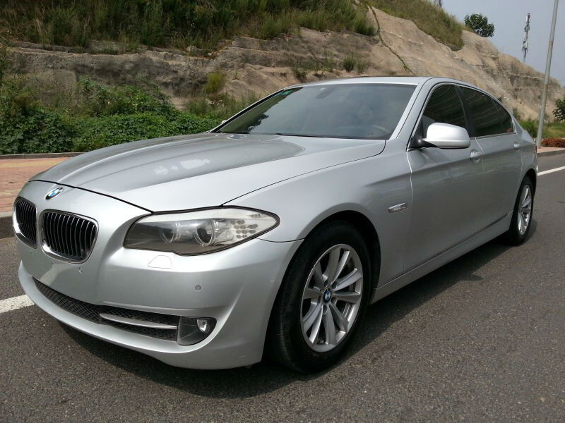 【青岛】2011年3月 宝马 宝马5系 523li 2.5 领先型 银灰 手自一体