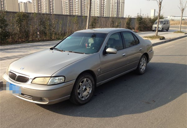 【厦门】2003年2月 日产 蓝鸟 2003款 2.0 自动 标准型 香槟色 自动档