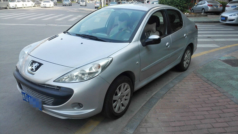 【厦门】2009年3月 标致 207 1.4 驭乐版 银灰 手动挡