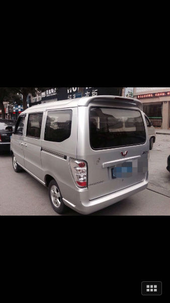 【湖州】2011年10月 五菱 五菱之光 1.2 6390b 标准型i型 银灰 手动挡