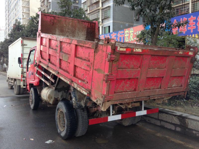 【邵阳】2011年7月 王牌神牛自卸车 红色 手动挡