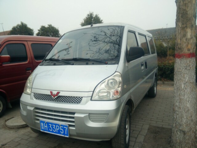 【济宁】2011年5月 五菱 五菱之光 1.2 6390b 标准型i型 灰色 自动档