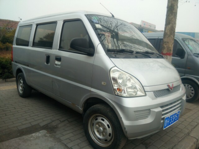 【济宁】2011年5月 五菱 五菱之光 1.2 6390b 标准型i型 灰色 自动档