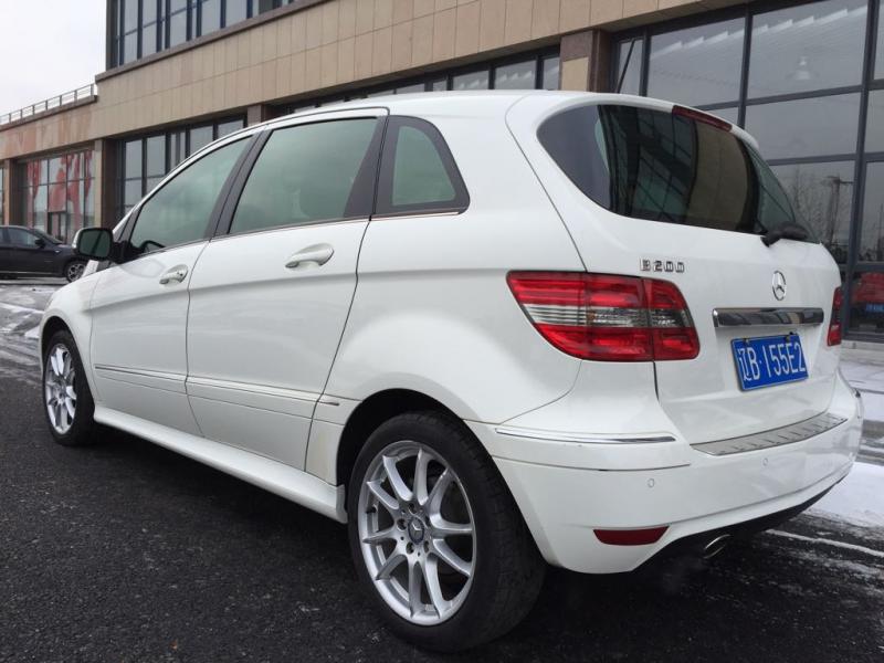 【大连】2011年3月 奔驰 b级 b200 2.0 豪华型 白色 手自一体