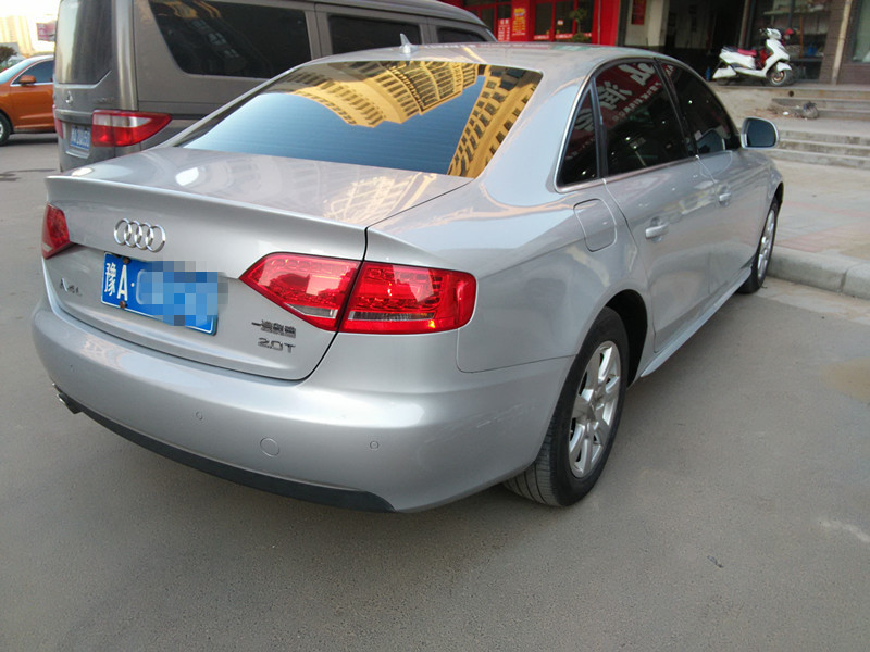 【郑州】2010年2月 奥迪 奥迪a4l 2.0tfsi 舒适型 灰色 自动档