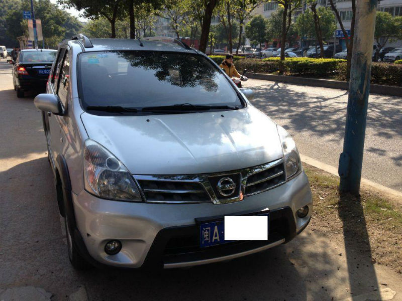 【福州】2011年4月 日产 骊威 1.6 劲悦版 gs超能型 银灰 自动档