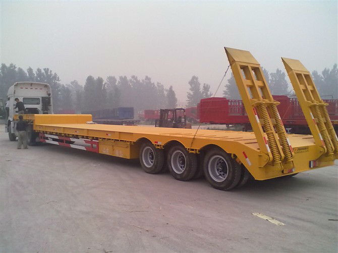 【济宁】未上牌 厂家定做17米5低平板半挂车,挂车以旧换新 红色 手动