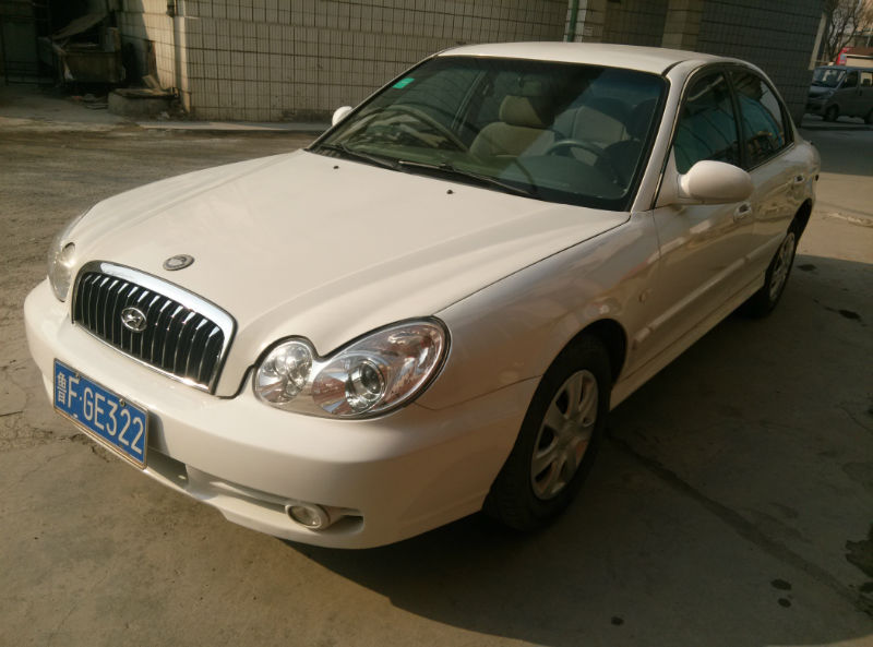 【烟台】2004年3月 现代 索纳塔 2.0 gls 领先型 白色 手动挡