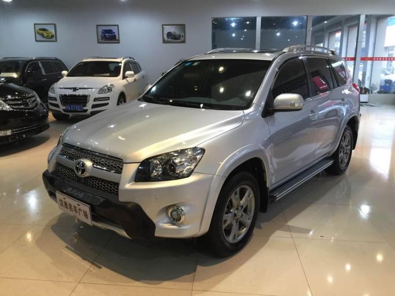 【武汉】2013年8月 丰田 rav4 特享版 2.0l 自动精英 银灰 自动档
