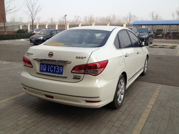 【北京】2009年8月 日产 轩逸 2.0 xl 豪华版 白色 自动档