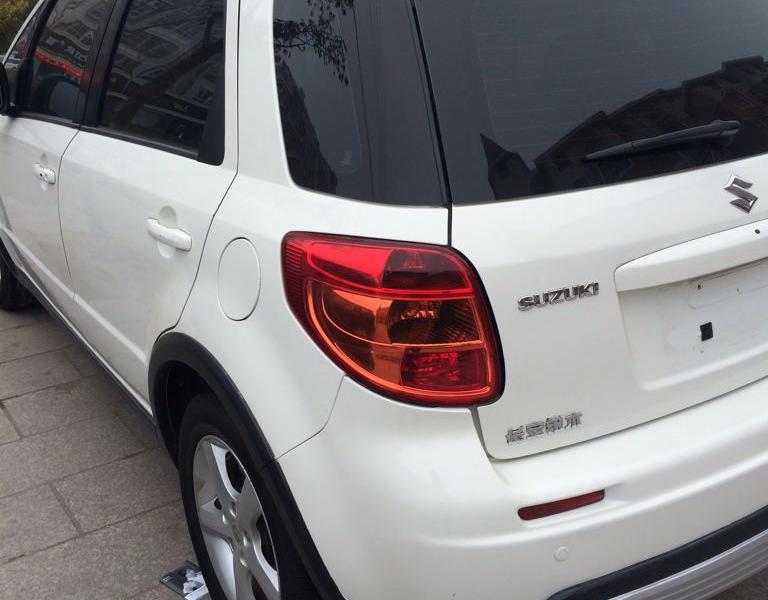 【连云港】2011年3月 铃木 天语sx4 1.6 运动版 白色 手动挡