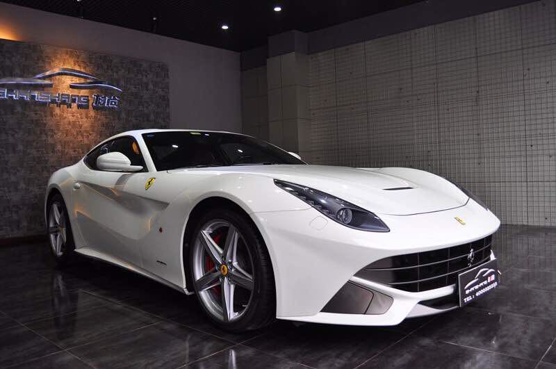 【深圳】2013年12月 法拉利 f12 berlinetta 6.3 標準型 白色 自動檔