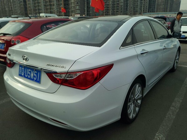 【北京】2012年2月 现代 索纳塔 2.0 luxury 至尊型 白色 自动档