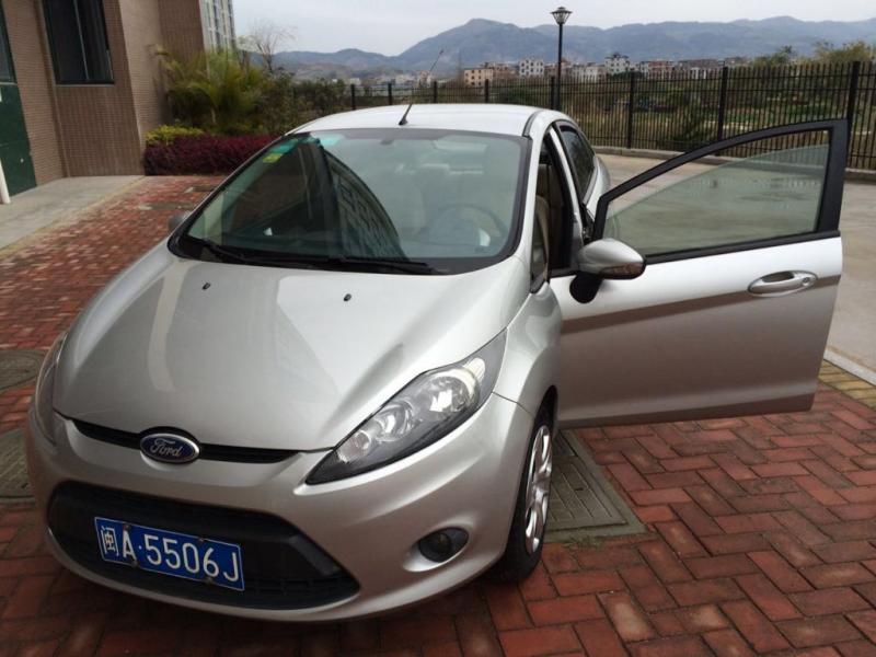 【福州】2010年5月 福特 嘉年华 1.3 风尚型 银灰 手动挡