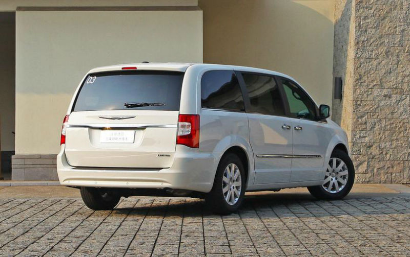 【北京】2014年10月 克莱斯勒 大捷龙 2014款 3.6 舒适版 白色 自动档