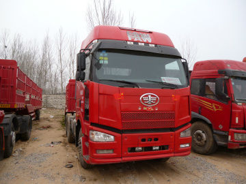 【济宁】2012年5月 出售二手解放j6大货车头 红色 手动挡